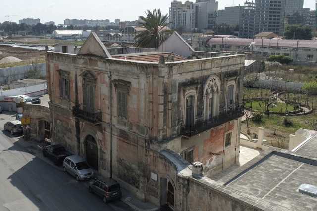Villa De Sario, l'elegante edificio dell'800 situato nella zona pi� spettrale di Bari